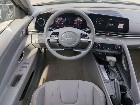 Used 2024 Hyundai Elantra SEL image 17