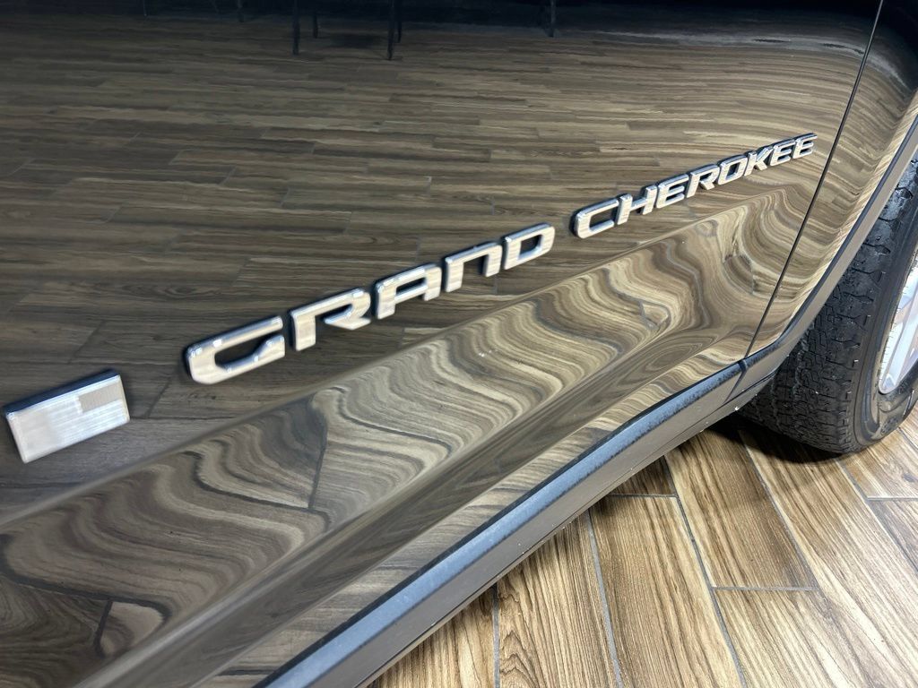 Used 2022 Jeep Grand Cherokee L Limited AWD/4WD image 48