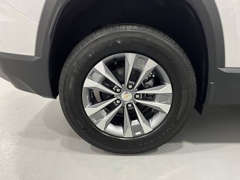 New 2025 Chevrolet Equinox LT w/ Safety and Technology Package image 30