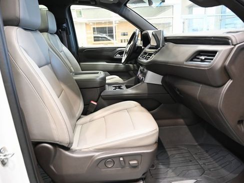 Used 2021 GMC Yukon XL SLT w/ SLT Premium Package image 10