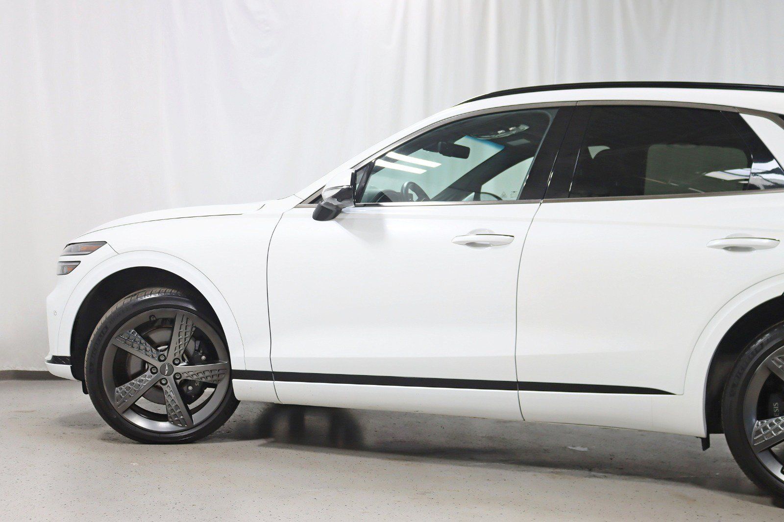 Used 2023 Genesis GV70 3.5T Sport w/ Sport Prestige Package AWD/4WD image 11