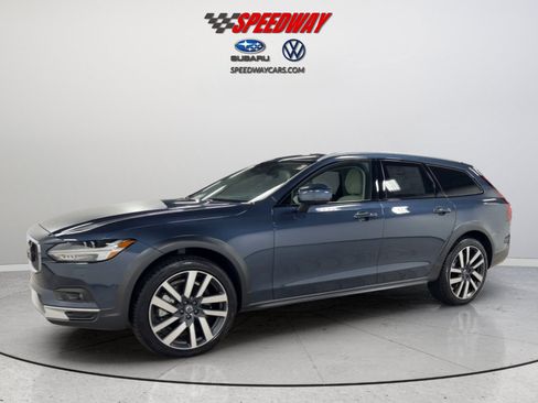 Used 2025 Volvo V90 B6 Cross Country Plus w/ Climate Package AWD/4WD image 11