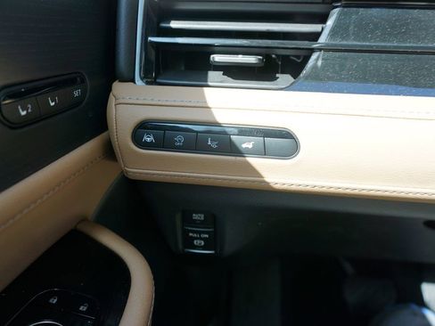 Used 2025 INFINITI QX80 Sensory image 5