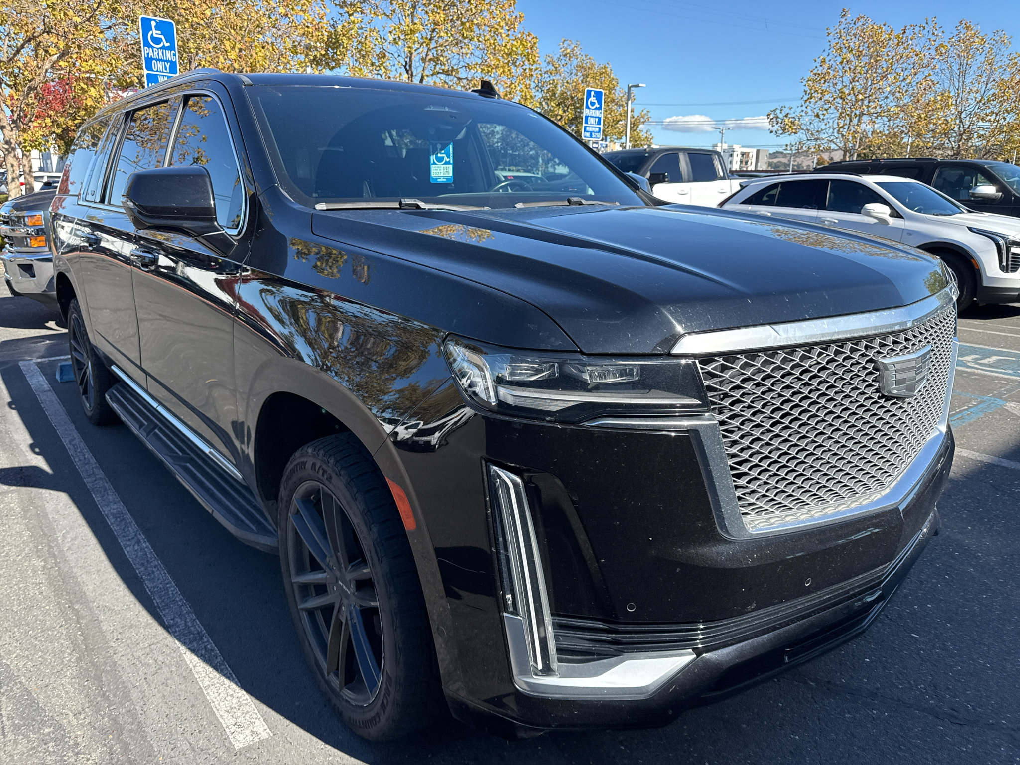 Used 2021 Cadillac Escalade ESV Premium Luxury w/ LPO, Radiant Package AWD/4WD image 3