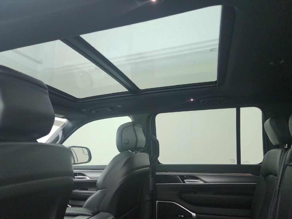 New 2026 Jeep Grand Wagoneer 4WD image 31