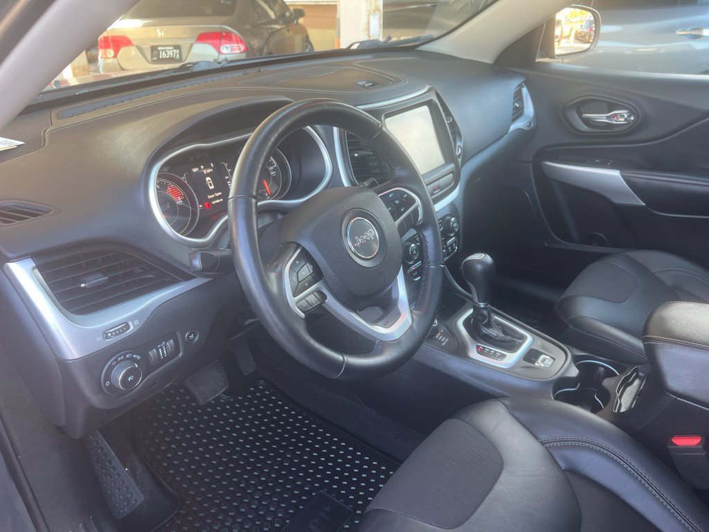 Used 2018 Jeep Cherokee Latitude Plus w/ Comfort/Convenience Group AWD/4WD image 6