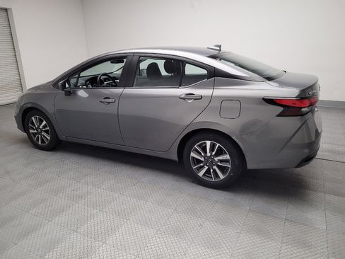 Used 2021 Nissan Versa SV FWD image 3