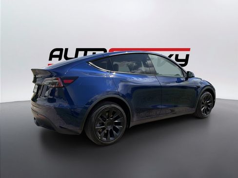 Used 2023 Tesla Model Y Long Range AWD/4WD image 5