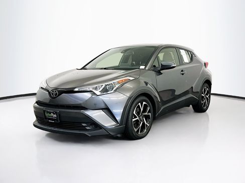 Used 2019 Toyota C-HR XLE FWD image 3