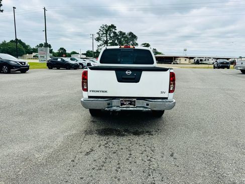 Used 2019 Nissan Frontier SV RWD image 6