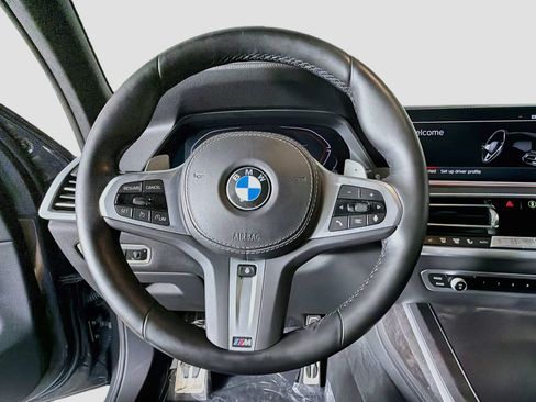Used 2022 BMW X7 xDrive40i w/ M Sport Package AWD/4WD image 11