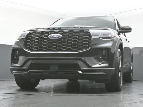 Used 2025 Ford Explorer ST-Line w/ ST-Line Street Pack AWD/4WD image 49