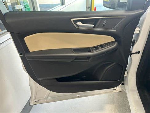 Used 2022 Ford Edge SEL w/ Convenience Package image 11