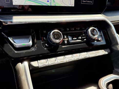 Used 2024 GMC Sierra 2500 Denali Ultimate image 35