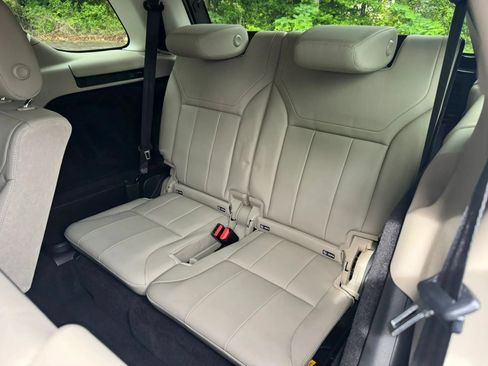 Used 2018 Land Rover Discovery HSE AWD/4WD image 23