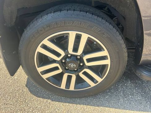 Used 2021 Toyota 4Runner Limited AWD/4WD image 4