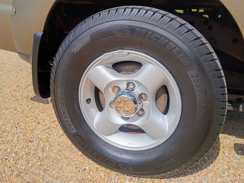 Used 2001 Nissan Frontier SE image 23