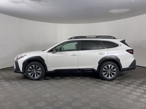 Used 2023 Subaru Outback Limited image 3