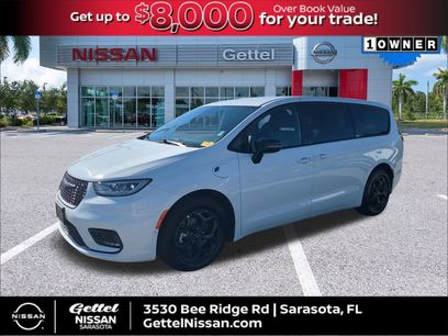 Used 2024 Chrysler Pacifica Select