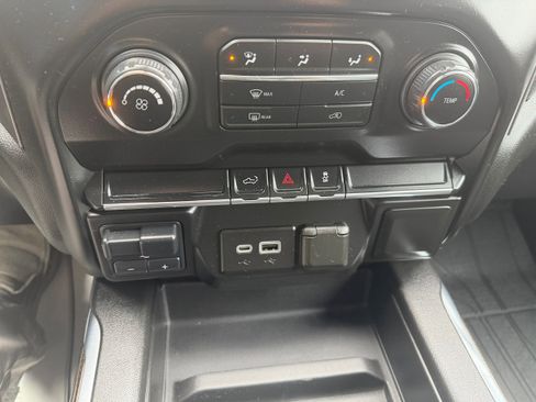 Used 2021 Chevrolet Silverado 2500 Custom w/ Custom Value Package image 13