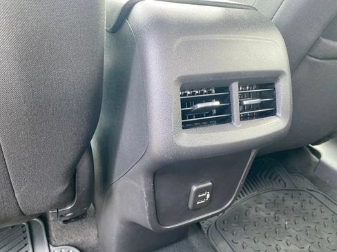 Used 2024 Chevrolet Equinox LT FWD image 19