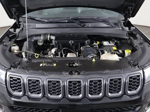 Used 2024 Jeep Compass Trailhawk image 17