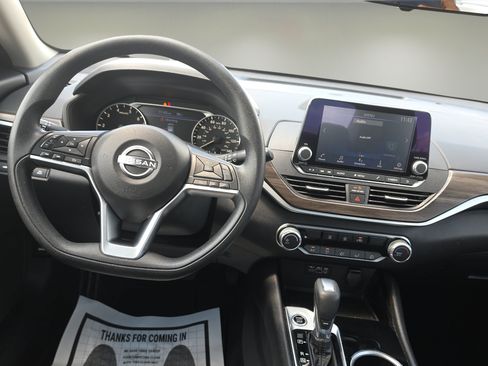 Used 2024 Nissan Altima 2.5 SV FWD image 14