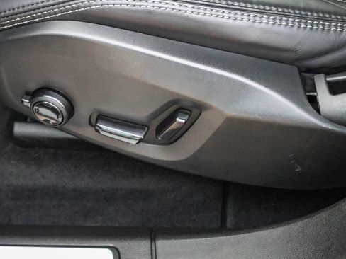 Used 2023 Volvo XC60 B5 Ultimate w/ Climate Package image 31