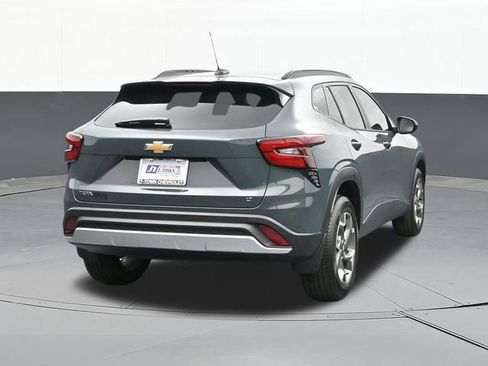 Used 2025 Chevrolet Trax LT FWD image 13