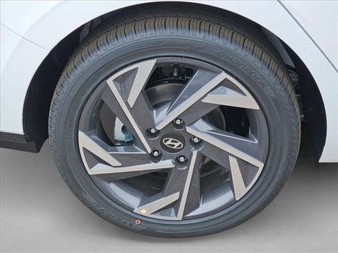 New 2026 Hyundai Elantra Limited FWD image 16