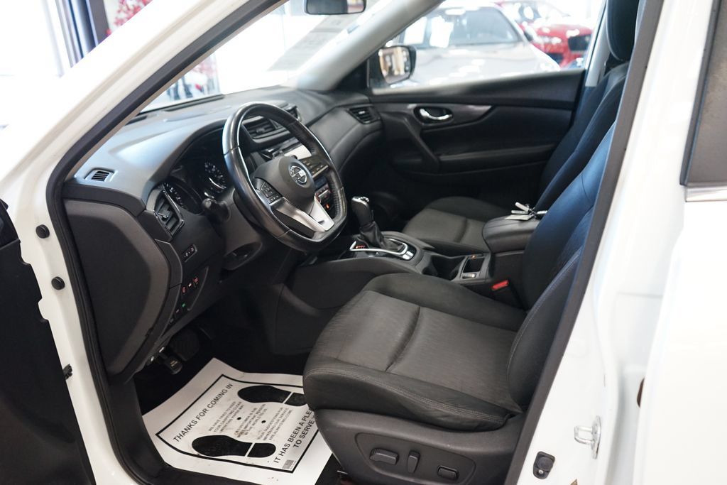 Used 2017 Nissan Rogue SV AWD/4WD image 25