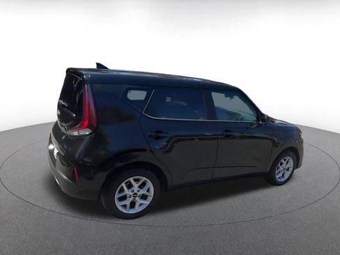 Used 2025 Kia Soul LX w/ LX Technology Package FWD image 12