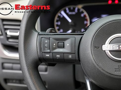 Used 2023 Nissan Rogue SV image 19