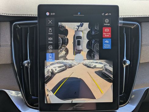 New 2026 Volvo XC90 B6 Plus w/ Protection Package Premier image 13