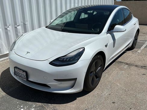 Used 2020 Tesla Model 3 Standard Range RWD image 2