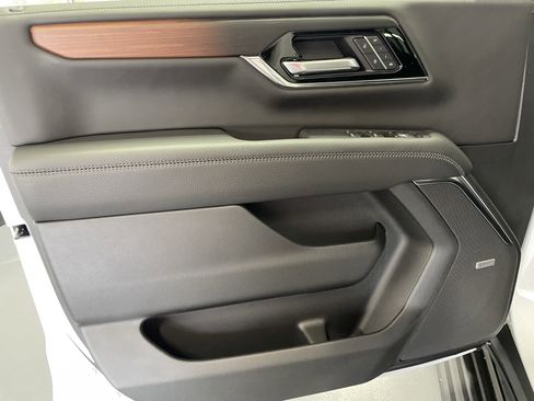 New 2026 GMC Yukon Denali w/ Sun & Power Step Package image 15