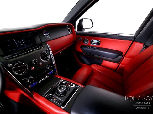 Certified 2022 Rolls-Royce Cullinan w/ Dark Exterior Package image 15