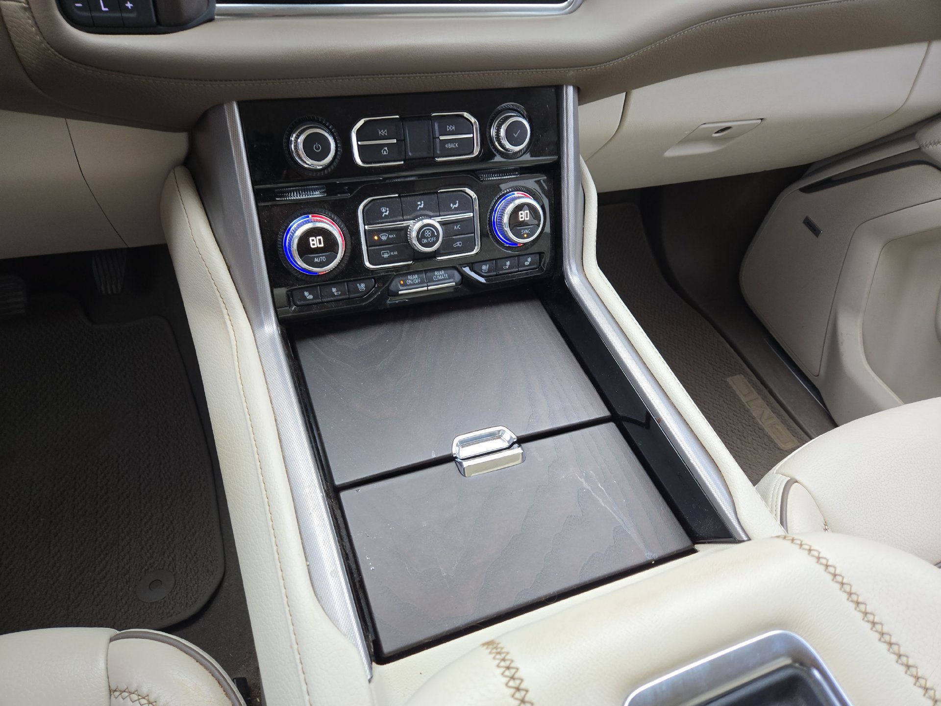 Used 2022 GMC Yukon Denali RWD image 22