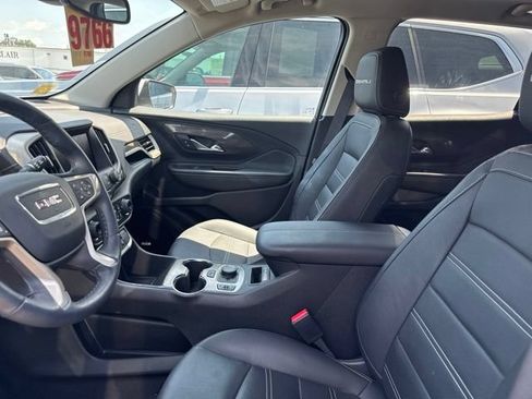 Used 2024 GMC Terrain Denali w/ Denali Premium Package AWD/4WD image 9