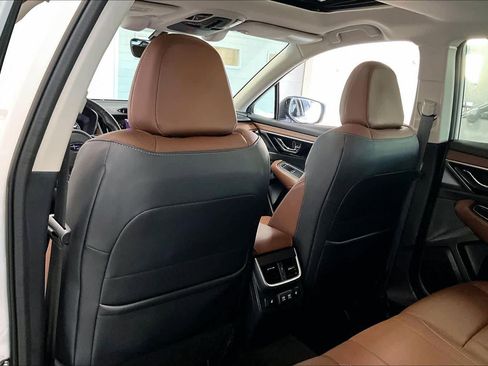 Used 2022 Subaru Outback Touring image 11