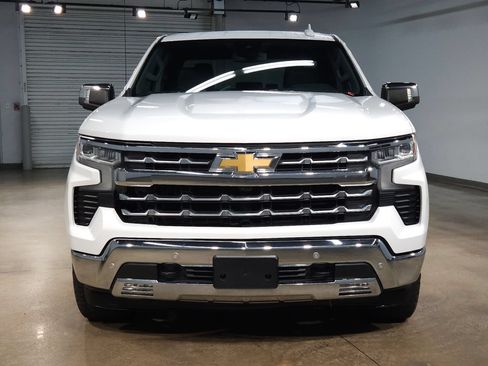 Used 2023 Chevrolet Silverado 1500 LTZ AWD/4WD image 2
