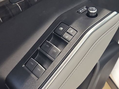 New 2026 Toyota Highlander Platinum AWD/4WD image 17