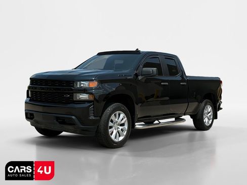 Used 2020 Chevrolet Silverado 1500 Custom w/ Custom Value Package AWD/4WD image 3
