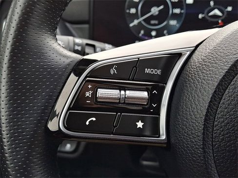 Certified 2025 Kia Seltos SX w/ SX Sunroof Package image 21