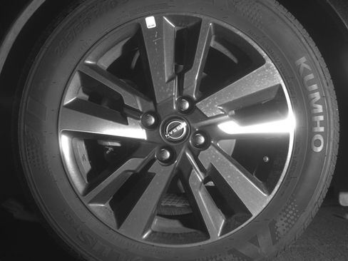 Used 2025 Nissan Versa SV image 12