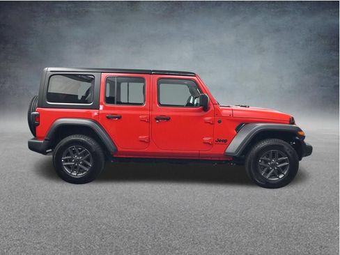 Used 2025 Jeep Wrangler Unlimited Sport AWD/4WD image 2
