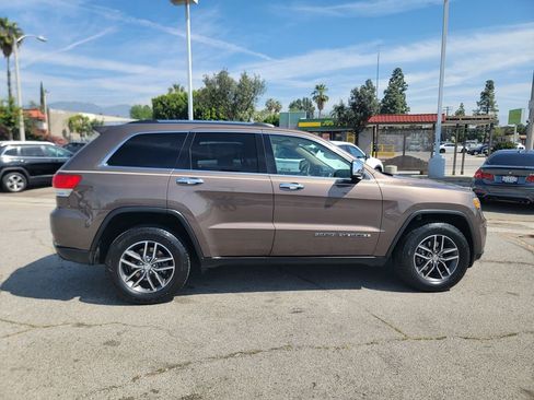 Used 2017 Jeep Grand Cherokee Limited image 4