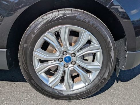 Used 2022 Ford Edge Titanium AWD/4WD image 11