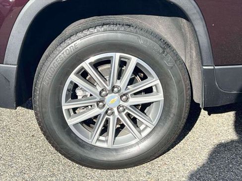 Used 2023 Chevrolet Traverse LT image 9