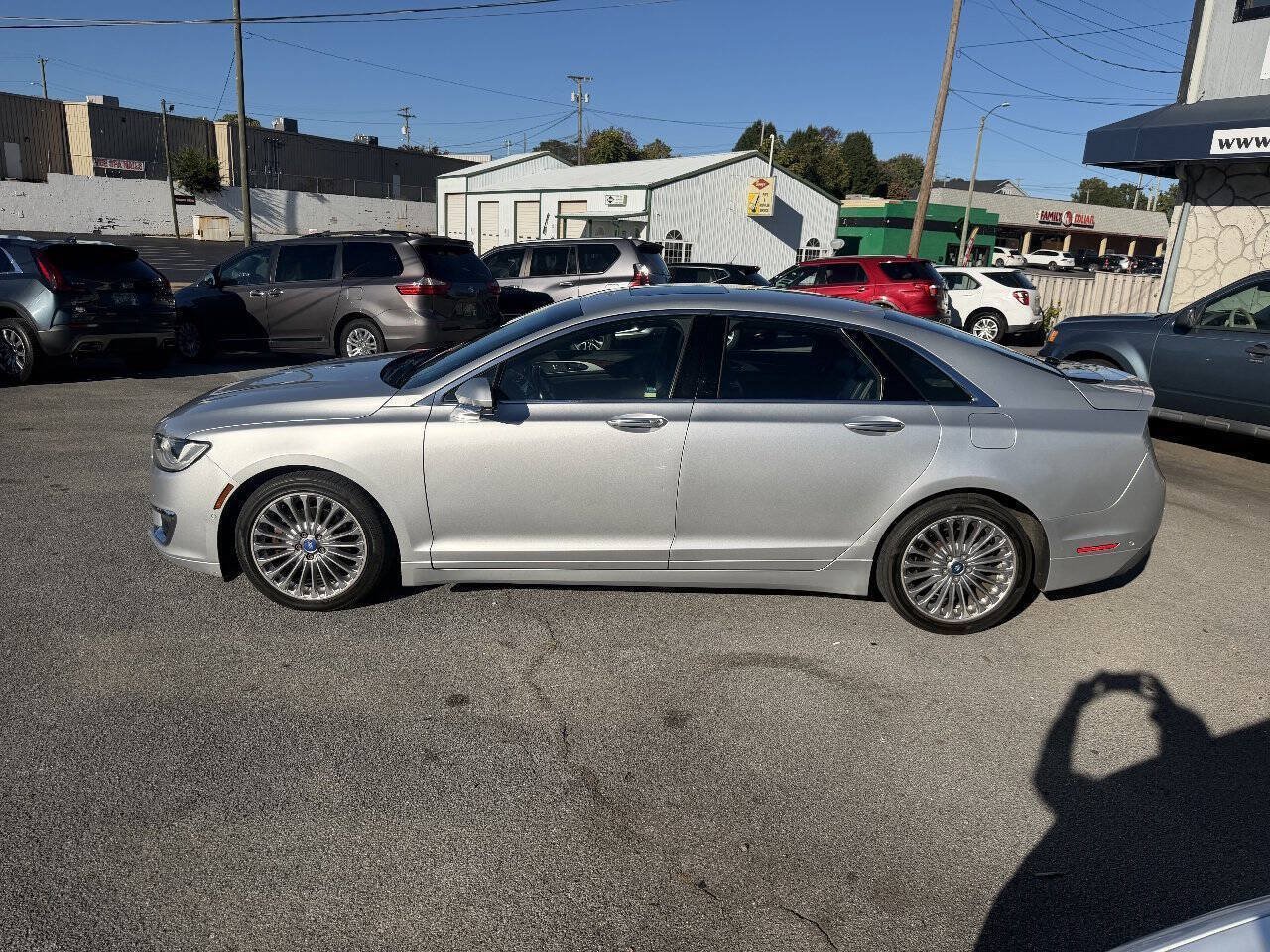 Used 2017 Lincoln MKZ Reserve w/ Technology Package FWD image 4